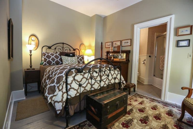 Wood Full bed